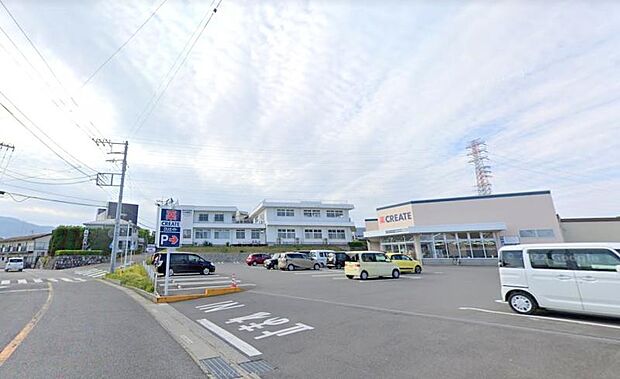 【クリエイト 伊勢原石田店】749m 品数も豊富で買い物しやすいです。立地も街道沿いでないため車で立寄りやすい店舗です。