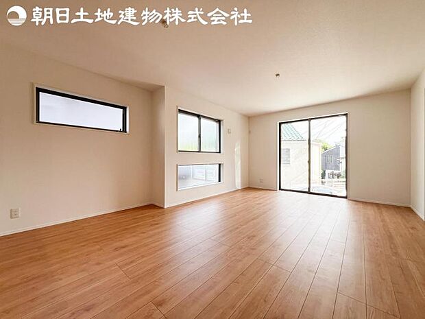 【リビング】ご家族の一日のはじまりも一日の終わりも、いつもこの空間から。お家のなかで特にこだわって頂きたい空間です。