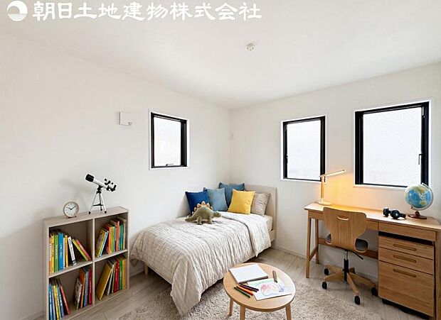 【子供部屋】道行く人の視線を気にせず暮らせる安心感。そして窓から見える空がさらなる解放感を演出します。※家具等はCG合成です。