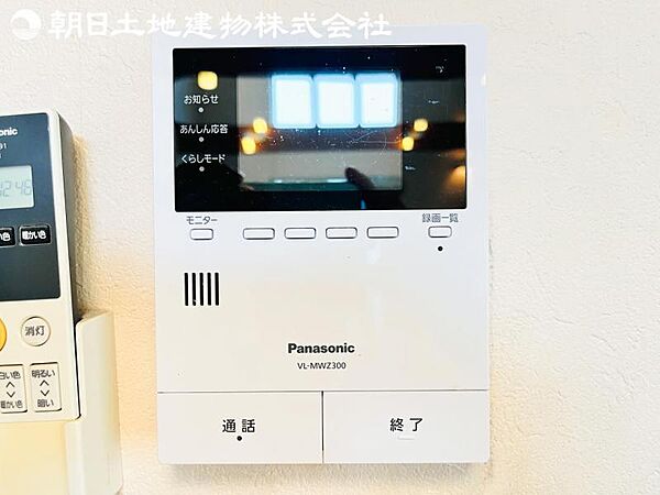 【モニター付きインターフォン】来訪者を映像で確認するシンプルな設備ながらセキュリティ効果はマル。