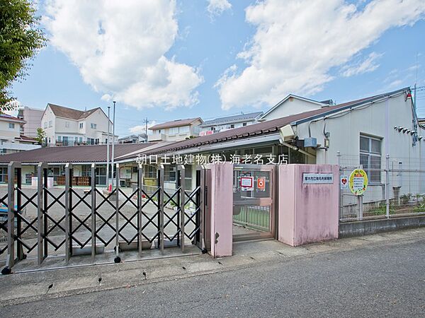 【南毛利保育所】845ｍ　敷地内には専用のプールがあり夏場になると園児達が毎日元気良く遊んでいます。