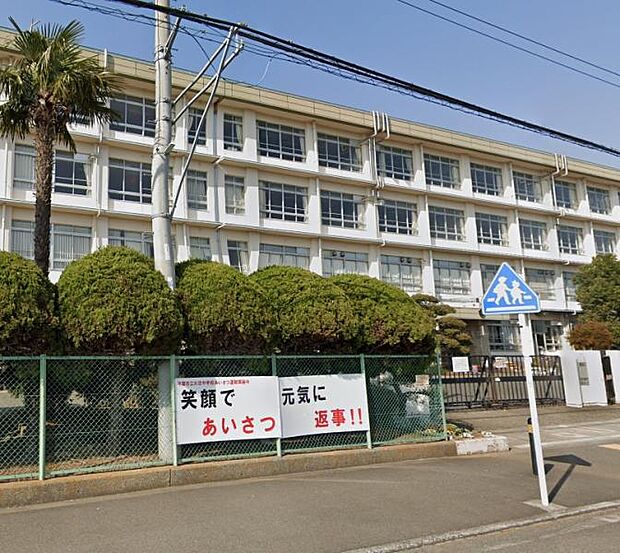 【平塚市立大住中学校】906m