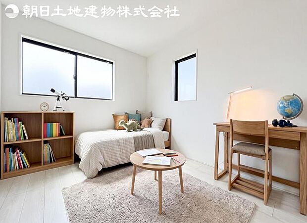 【子供部屋】道行く人の視線を気にせず暮らせる安心感。そして窓から見える空がさらなる解放感を演出します。※家具等はCG合成です。