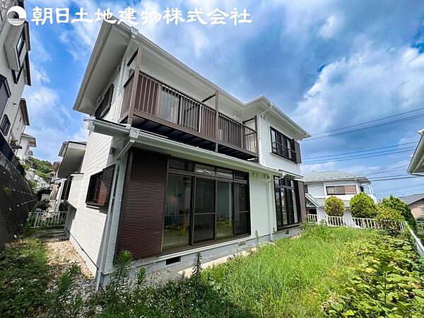【庭】ゆったりとしたお庭先は日当たりを確保するのにも大事なスペースです。
