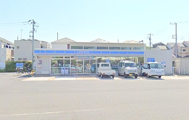 【ローソン　海老名上今泉2丁目店】258ｍ　駐車場が広く駐車しやすいです。店内の雰囲気もいいです。