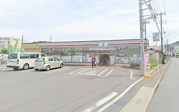 【セブンイレブン 座間南栗原3丁目店】858m 店内も見やすく、品揃えも豊富です。店内に入ると気持ちよく挨拶をしてくれます。