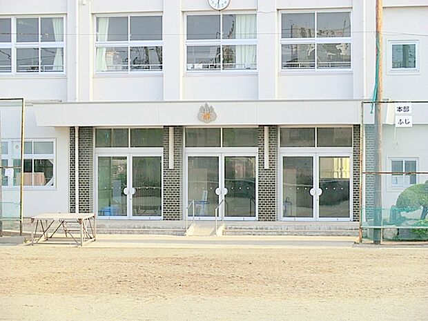 地域密着の良い学校です。交通指導も行き届いており、生徒たちも真面目です。