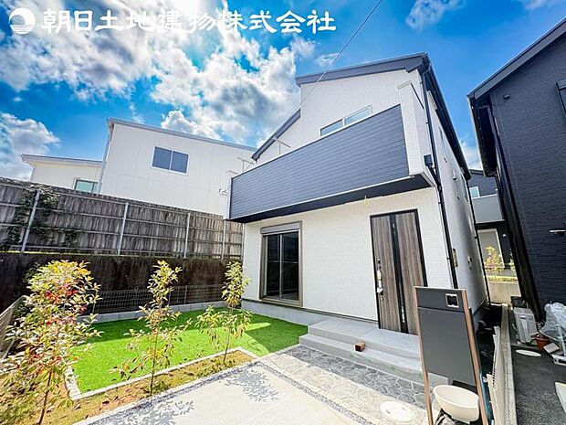 【庭スペース】ゆったりとしたお庭先は日当たりを確保するのにも大事なスペースです。