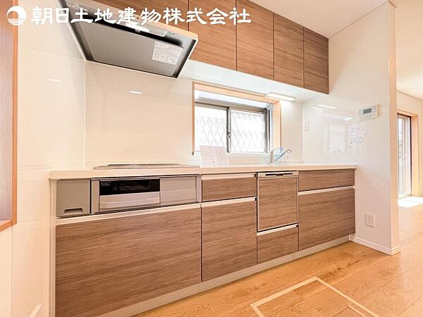 【キッチン】洗礼されたスタイリッシュなデザイン性と使いやすさを備えたキッチンです。
