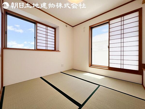 【和室】ほっと寛げる和室をご用意。来客者の宿泊スペースにもいいですね。