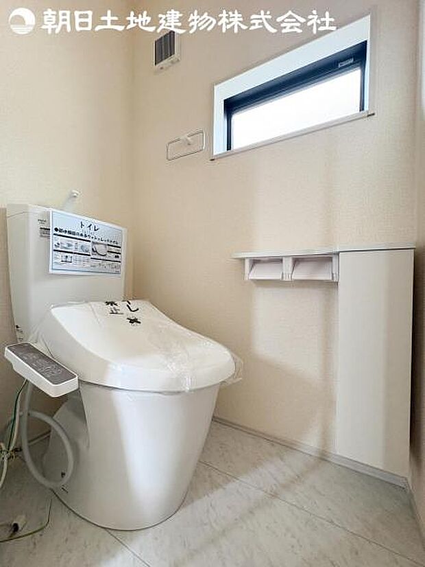 【トイレ】洗浄機能つきのお手洗いは2か所ございます。朝の忙しい時間や来客時に重宝します。