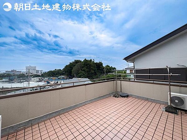 【ルーフバルコニー】見晴らしは時間や時期によって様々な表情をみせてくれますので飽きません。