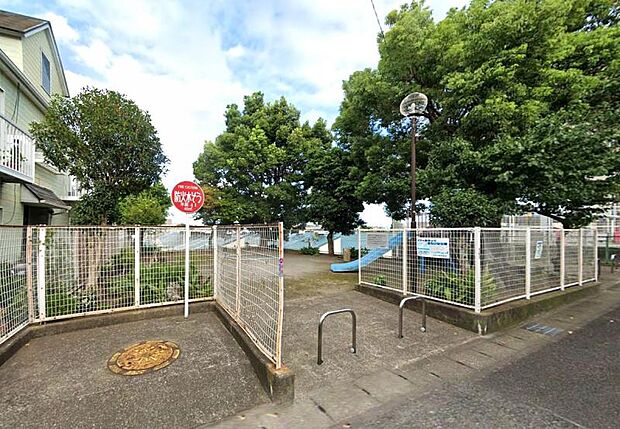 綾瀬市にある周辺の自然環境と景観を守るためにつくられた都市緑地です。昭和後期につくられた公園です。