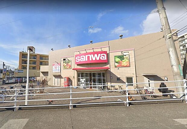 同じ建物の2階にはダイソーが入っており、ここの建物だけで食料品から日用品、生活雑貨まで揃えられとても便利です。