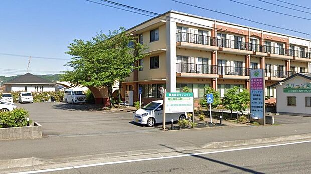 駐車場がるので車での通院に便利です。先生も受付の方も穏やかで優しいです。清潔感のある院内です。