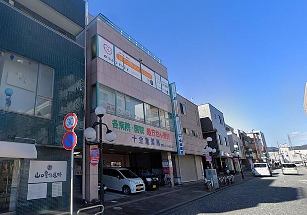 駅前にあり、通いやすい病院です。