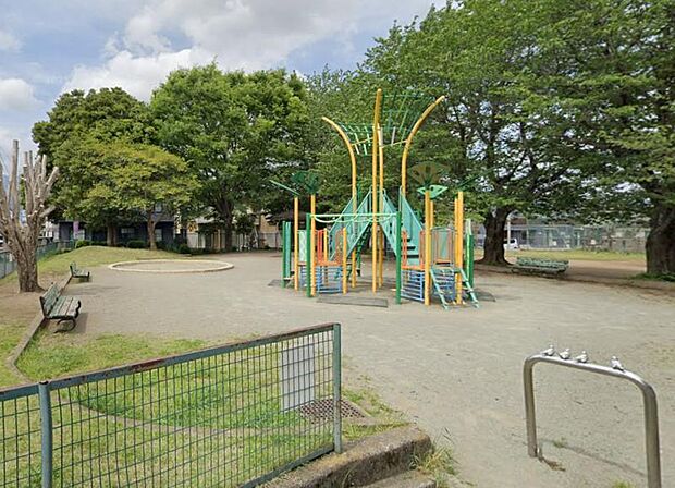 近所のお子様が集まる公園です。