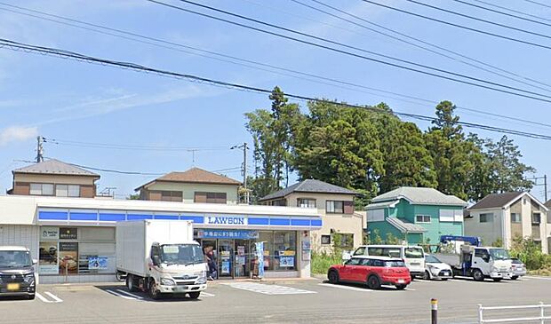 駐車場も広く入店しやすいコンビニです。