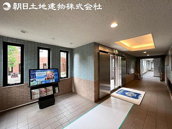 【エントランス】重厚感のあるエントランスがお出迎えします。