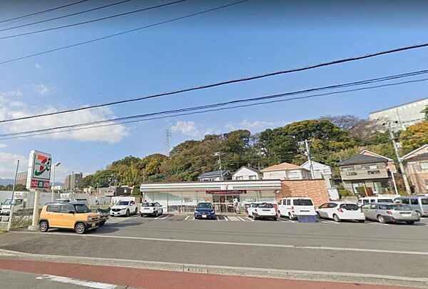 駐車場も広く停車しやすいです。お手洗いが凄く綺麗でレジ対応も親切丁寧です。