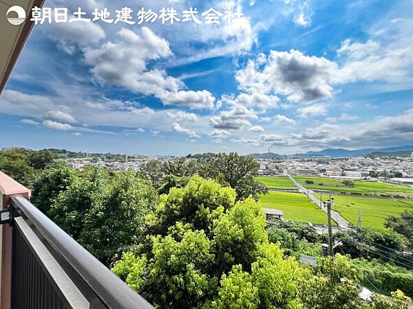 【眺望】眺望は視界を遮る建物がございませんので四季折々の素敵なシティービューが楽しめます。