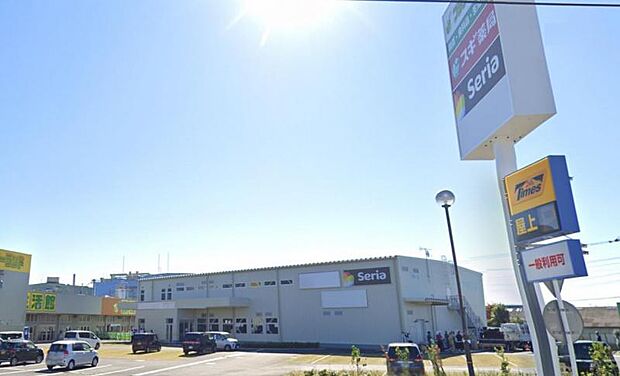 駅前のビナウォークの一角にある店鋪です。クーポンが併用できる事が多いのでキャンペーンなどあるときは普段よりお得にお買い物できます。