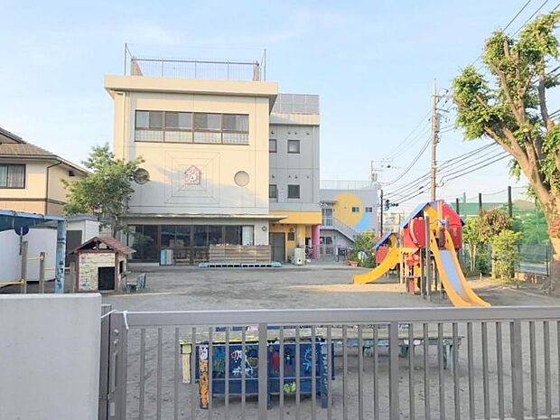 園舎はとてもきれいです。保育さんの愛情が伝わってくる愛情たっぷりの保育園です。
