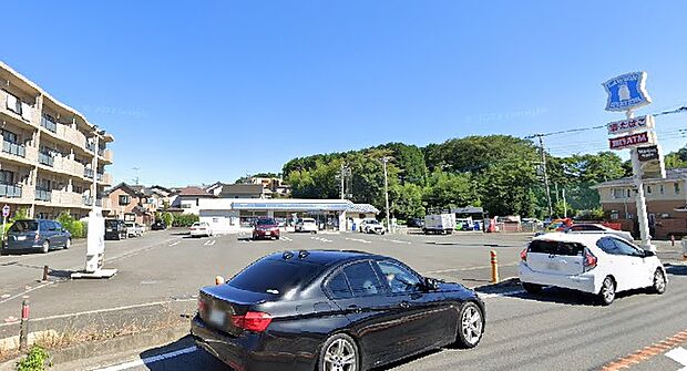 駐車場が広く出入りしやすいです。品揃えも豊富です。