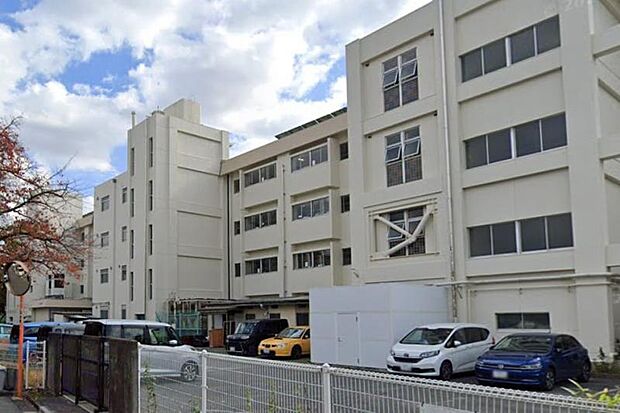 心豊かで思いやりがあり、たくましく生きる児童の形成を目標とした小学校です。