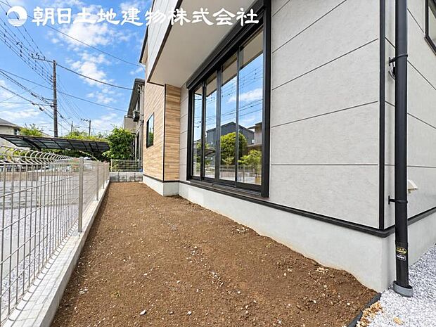【庭】ゆったりとしたお庭先は日当たりを確保するのにも大事なスペースです。