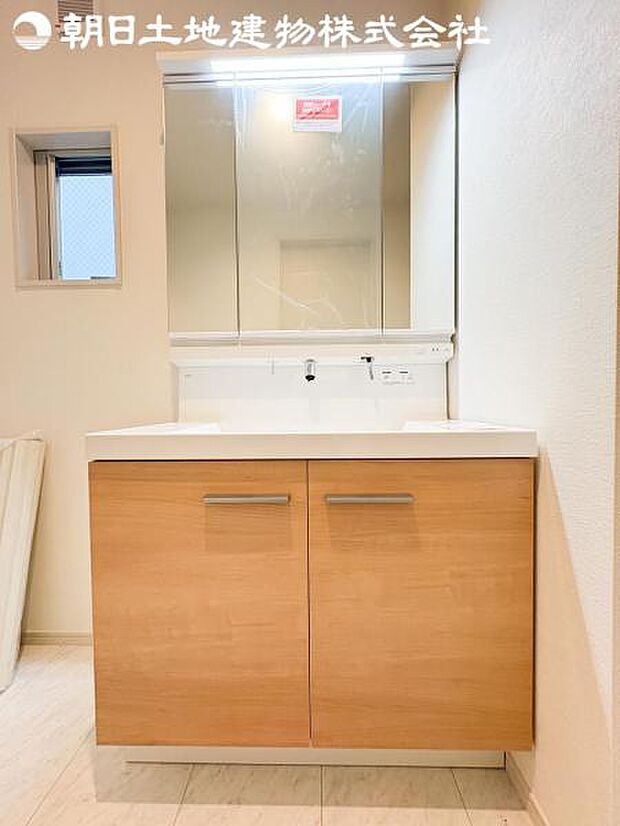 【洗面台】さわやかに気持ちよく1日が始められるように、機能性とデザイン性を両立した洗面化粧台です。