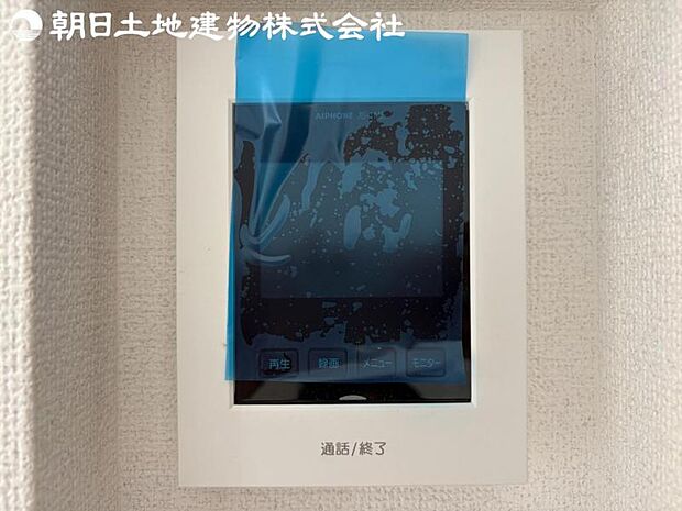 【モニター付きインターフォン】来訪者を映像で確認するシンプルな設備ながらセキュリティ効果はマル。