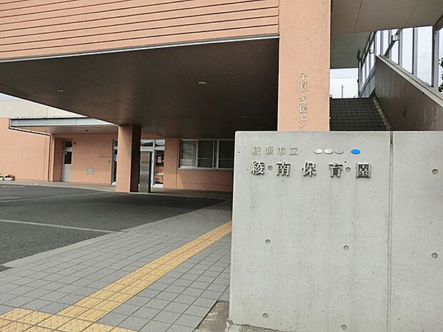 保育園の建物は比較的新しめで、掃除がしっかりしており綺麗です。イベントが多いので、園児はお互いのコミニュケーション能力や集団行動が多く学べます。