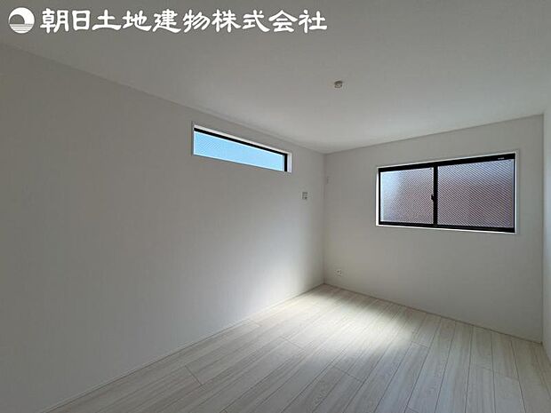 【洋室】道行く人の視線を気にせず暮らせる安心感。