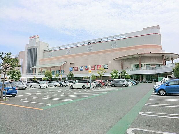 【イトーヨーカ堂　大和鶴間店】　鶴間駅より徒歩5分の大型ショッピングセンターです。大規模な駐車場が完備されいて、飲食のテナントが充実しています。