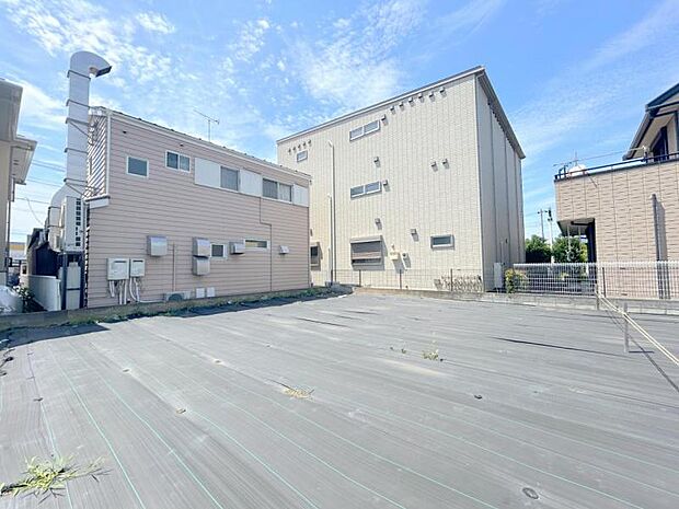 隣家との間もゆったりと取れるゆとりのある敷地なので、たっぷりの日差しを感じる事が出来ます。