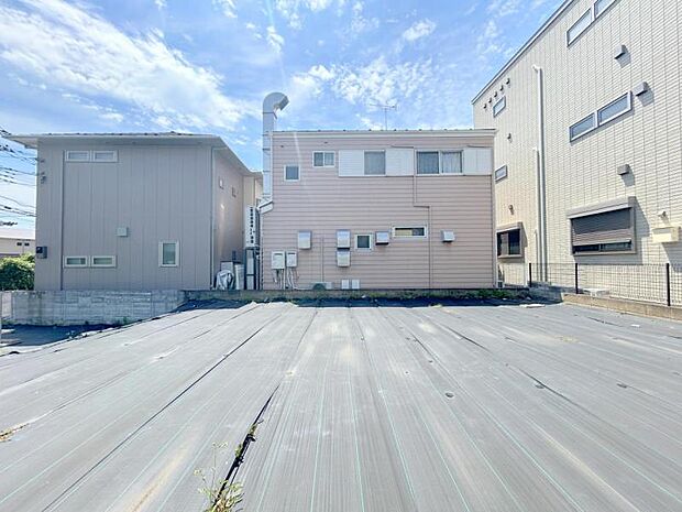 間口9.9mと広く、採光にこだわる方にオススメ。ご希望お聞かせ下さい。