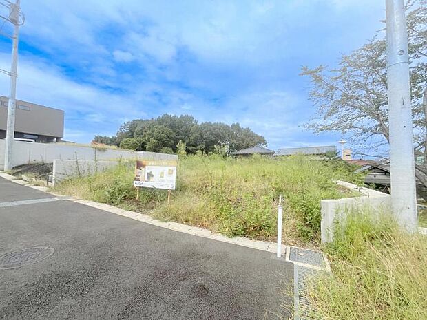 全面は広々6m道路で、駐車が苦手なママも安心して運転出来ます