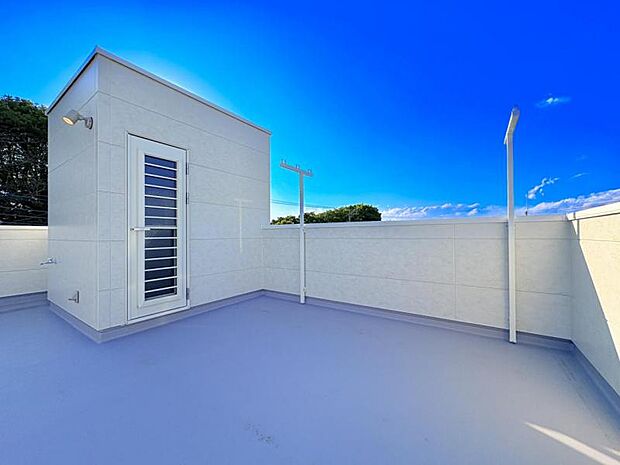 【スカイバルコニー】家庭菜園やガーデニング、BBQなど様々な用途がある屋上バルコニーつき！