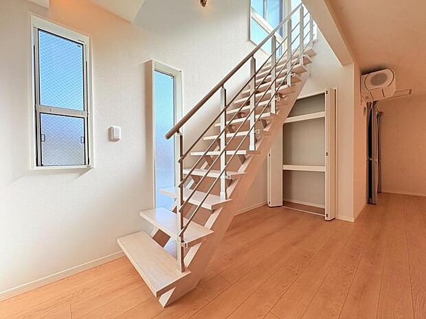 【リビングイン階段】お子様が成長してもリビングで顔を合わせる事が出来るリビングイン階段を採用！