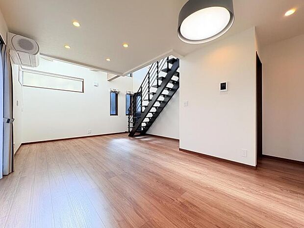 【LDK】広々リビングは家具の配置にも困りません！