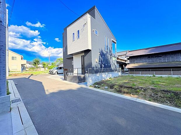 【現地外観】注文住宅グレードの新築戸建が堂々完成しました！