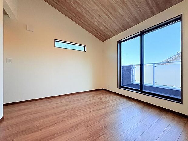 【洋室】二面採光となりますので、お部屋の中が明るいです！