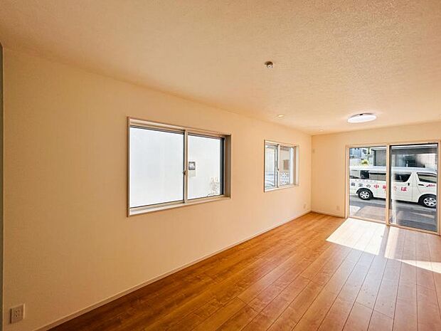 【LDK】大切なご家族が集まるからこそＬＤＫはこだわりたい！休日はおひさまの光をたっぷりと取りこめるリビングでゆったりと過ごしませんか？