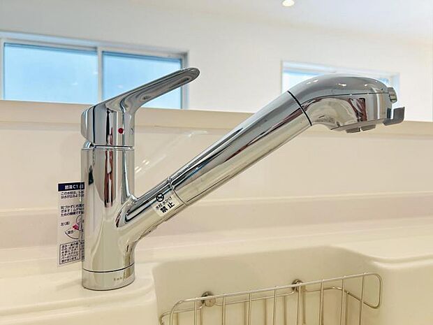 【浄水器一体型水栓】浄水器付きでおいしい水をいつでも手軽に使えます。飲み水やお料理にも安心ですね