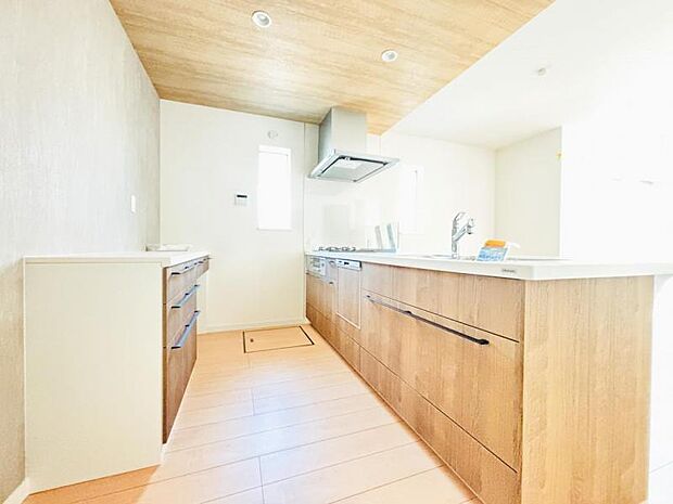 【キッチン】キッチンワークしながら大切な家族との会話を楽しむ。家族のコミュニケーションが生まれるキッチンです。