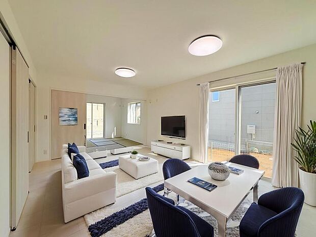 【LDK】開放感があるリビングとなりますので、家具の配置にも困りません！※家具はＣＧ合成の為付属しません。