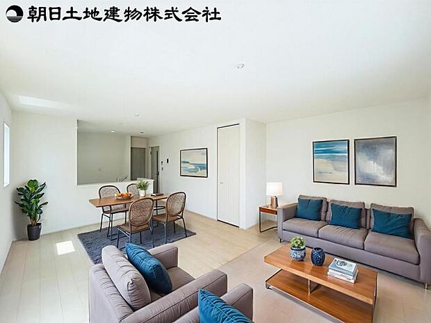 【LDK】大切なご家族が集まるからこそＬＤＫはこだわりたい！休日はおひさまの光をたっぷりと取りこめるリビングでゆったりと過ごしませんか？※家具はＣＧ合成の為付属しません。