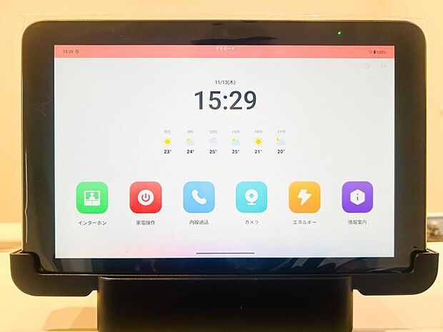 【モニター付きインターフォン】来訪者を映像で確認するシンプルな設備ながらセキュリティ効果はマル。最近は録画機能があるタイプも増え、留守中の訪問者も確認できます!