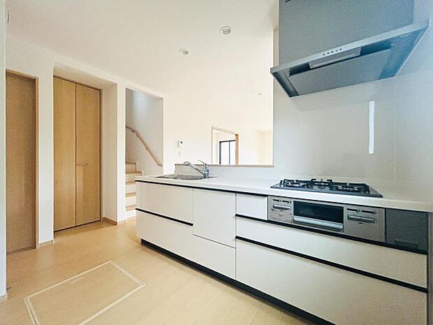 【キッチン】キッチンワークしながら大切な家族との会話を楽しむ。家族のコミュニケーションが生まれるキッチンです!